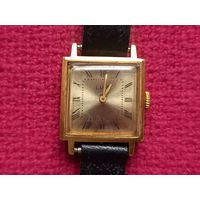 Часы ЛУЧ СССР. На ходу. Позолота AU 12.5. Ремешок кожаный вымпел.