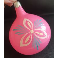 Игрушка ёлочная Шар Клевер (на розовом фоне), стекло. СССР