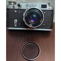 Советский дальномерный фотоаппарат ФЭД-2 с объективом Индустар-26м (И-26м) с фокусным расстоянием 52мм и максимальной диафрагмой f/2.8. в родном  чехле из кожи .