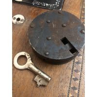 Замок навесной старинный необычный