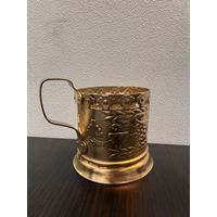 Винтажные подстаканники, выполненные в классическом стиле с элементами ажурной отделки.