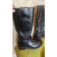 Шикарные сапоги Zara на 30 размер. Носили мало, отличное состояние. Очень стильные сапоги для маленькой модницы. Качественная натуральная кожа.