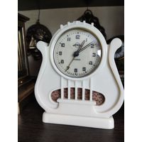 Часы-будильник музыкальные НАИРИ (ЛИРА), карболит, нерж. сталь (редкость). 60-е годы.