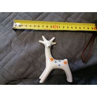 Фарфоровая статуэтка олень