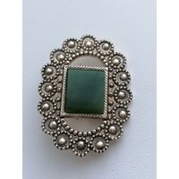 Брошь завода Рекорд с нефритом, очень редкая