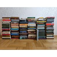 Книги самой разной тематики.