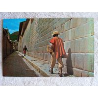 Перу, Куско. Типичная улица инков и дворцовые причалы Аклауаси