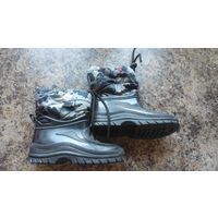 Резиновые сапоги на 28 размер, отличное состояние. Стелька не достается.