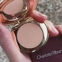 Кремовый корректор под глаза, маскирующий синячки, Charlotte Tilbury Magic Vanish в оттенке 1 Fair