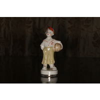 Фарфоровая статуэтка "Юный футболист" МФФЗ