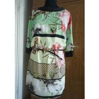 Красивое шёлковое импортное платье 44-46 размера, на подкладке, с оригинальным ремешком, в нежных тонах.