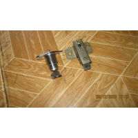 Зaмок багажникa Bаз 2106 одним лотом