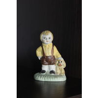 Керамическая статуэтка "Мальчик с собачкой".