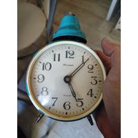 Будильник янтарь,с колокольчиком,в ремонт,с рубля