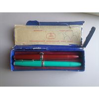 2 чернильные ручки и 2 футляра