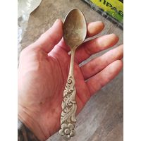 Старинная узорная ложка,серебрение