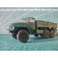 Масштабная модель УРАЛ-377 Бортовой Масштаб 1/43 AVD