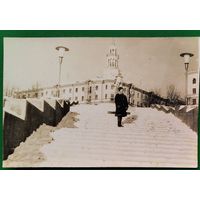 Фото. Минск. У дома "Под шпилем". 1950-е. 5.5х8 см