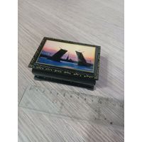 Лаковая шкатулка