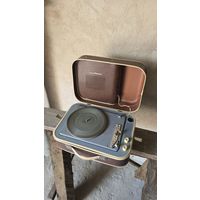 Советский портативный ламповый электрофон Молодёжный