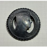 Брошь Сакта из 5-латовой монеты 1932г., 23,88 грамм, патина. Латвия.