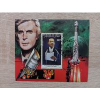 М-12. БЛОК. ДЖИБУТИ. КОСМОС. М.Л. КИНГ.
