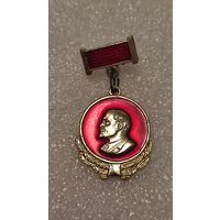 Знак значок Ленин,200 лотов с 1 рубля!!!