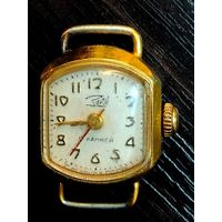 Винтажные наручные часы Заря , корпус AU механизм 17 рубиновых камней , работоспособность не известна , сделано в СССР