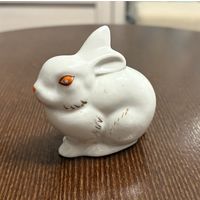 Статуэтка Фарфоровая Зайчик . Полонное