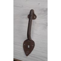 Кованая дверная ручка