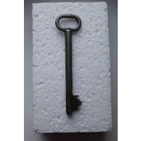 Длинный винтажный ключ