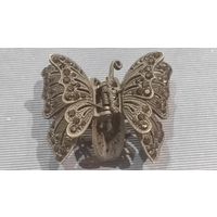 Стильный краб со стразами. Цвет черный. На фото отсвечивает. Дорогой краб, отлично держит волосы. Ширина 6 см, длина 5 см.