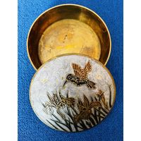 Винтаж! Круглая шкатулка с изображением птицы. Диаметр 14 см. АУКЦИОН не с рубля без МПЦ.