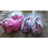 Мягкие тапки 2 пары по стельке 20 см. Примерно на 28-30 размер. Цена за два пары. Одна в идеале (светлая),. вторая б/у.