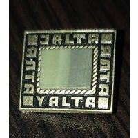 Ялта. Алюминий, каменная вставка, застёжка.