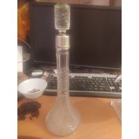 Графин хрустальный с серебряным ободком.