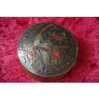 Шкатулка латунная ( диаметр 9 см , высота 3,5 см )