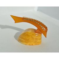 Антикварная статуэтка из янтаря ''Осётр''