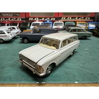 Москвич 427 редкий светло-серый, почти белый цвет. Пятничный вечер в синих, голубых и серых тонах.