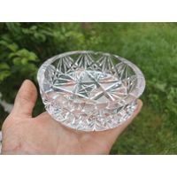 Хрустальная пепельница.