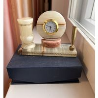 Письменный набор из оникса.