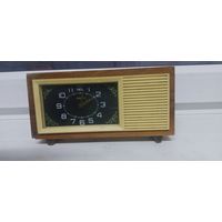 Настольные часы  Наири 1974г