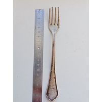 Серебряная вилка с логотипом KN.