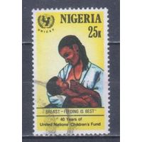 [841] Нигерия 1986. Дети.Мать с ребенком. Гашеная марка.