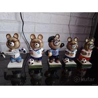 Статуэтки олимпийский "Мишка футболист".