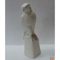 Статуэтка фарфоровая "Орёл" 70-80-е годы фирмы "Goebel" Германия. Высота 16.5 см. Целая, без реставрации.