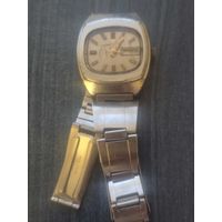 Часы ракета . Телевизор. Рабочие в реставрацию