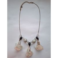 Колье Нежность. Розы. Гипюр. Стеклянные шарики