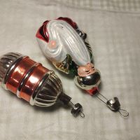 Две елочные игрушки лотом бочка и Салтан