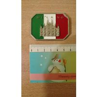 Самовывоз!!! Магнит. Милан. Собор. В цветах флага Италии. Металл. Почтой не высылаю.